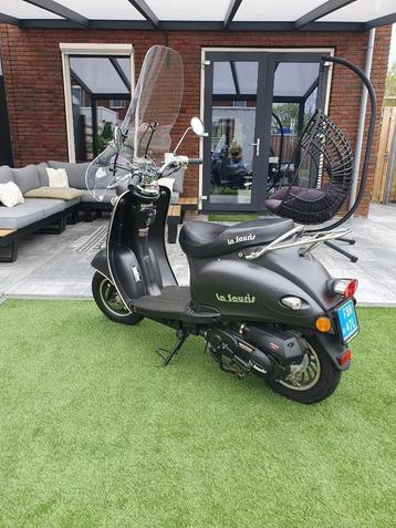 Scooter te koop beschikbaar voor biedingen