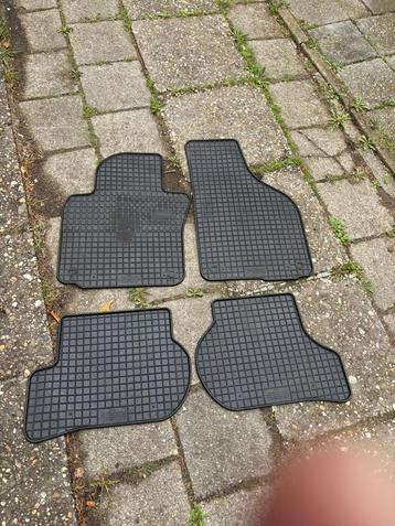 Originele rubbere auto mattenset VW Golf V vW Jetta beschikbaar voor biedingen