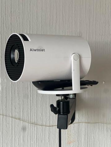 Alwtniet Beamer + Scherm beschikbaar voor biedingen