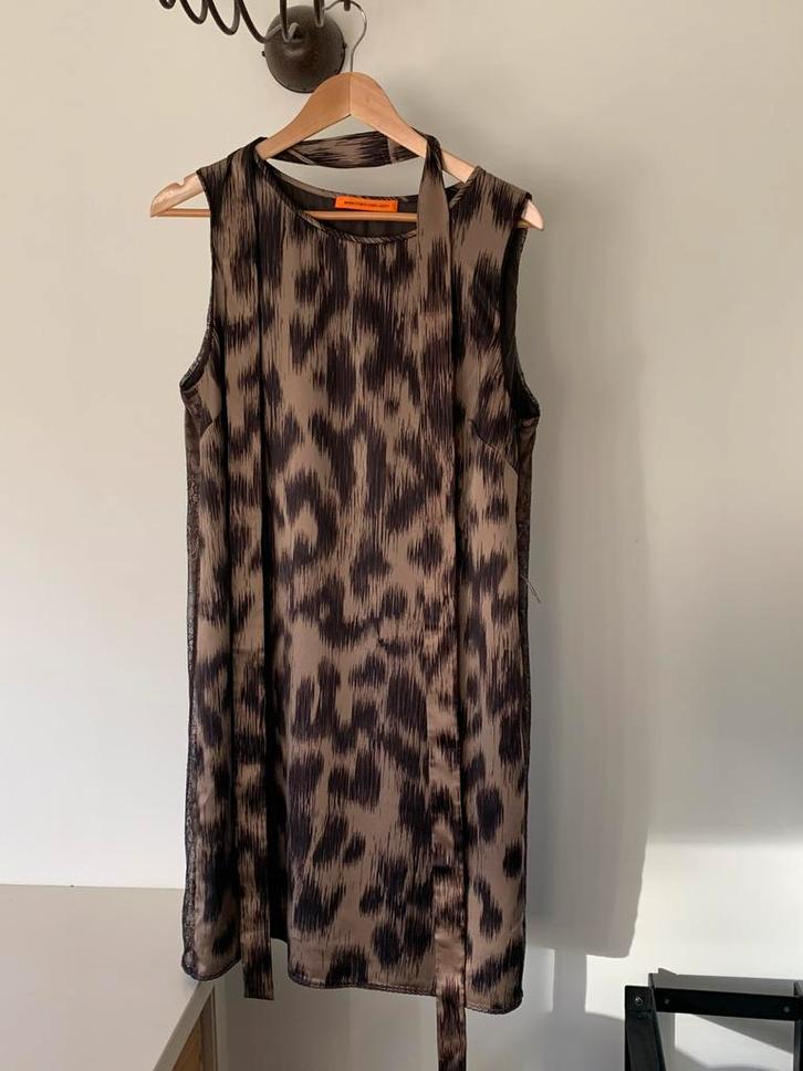 Marc Cain jurk met kant maat 5 (NL 40-42), Kleding | Dames, Jurken, Zo goed als nieuw, Maat 38/40 (M), Overige kleuren, Boven de knie