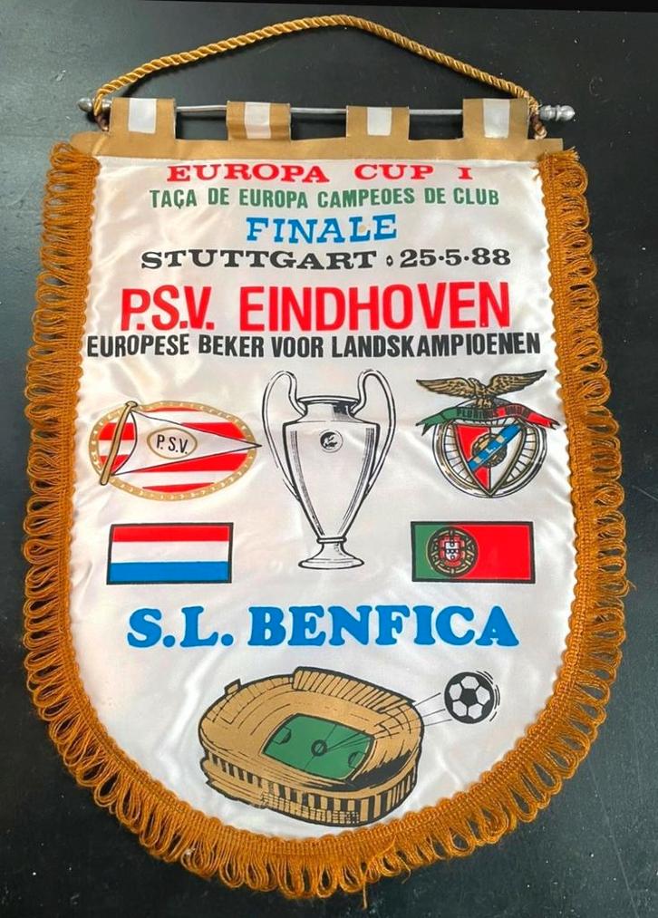 1988 PSV Eindhoven finale Benfica, Verzamelen, Sportartikelen en Voetbal, Zo goed als nieuw, Vaantje of Sjaal, PSV, Ophalen of Verzenden