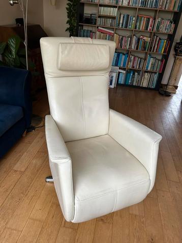 Prominent draai relax fauteuil - wit beschikbaar voor biedingen