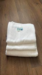 3 handdoeken, Huis en Inrichting, Badkamer | Badtextiel en Accessoires, Ophalen, Nieuw, Wit, Handdoek