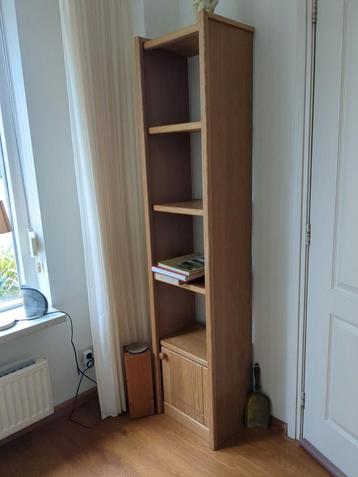 Houten Boekenkastje met Deur beschikbaar voor biedingen