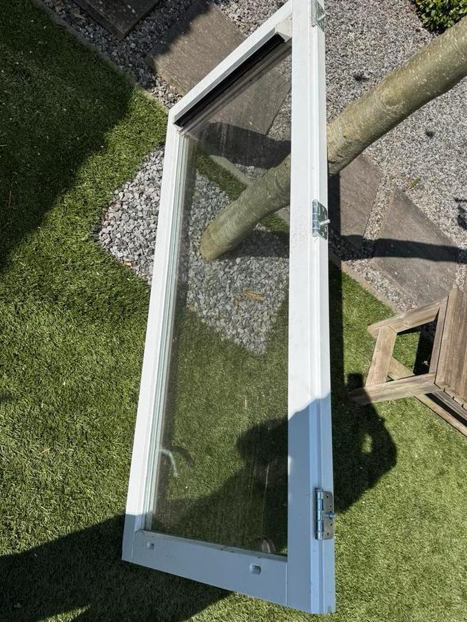 Hardhouten buitenraam dubbelglas 166,5 x 74,5 cm wit, Doe-het-zelf en Verbouw, Kozijnen en Schuifpuien, Gebruikt, Raamkozijn, Hout