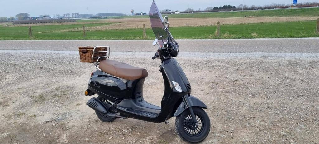 BTC Riva scooter, Fietsen en Brommers, Scooters | Overige merken, Zo goed als nieuw, Maximaal 25 km/u, Benzine, Ophalen