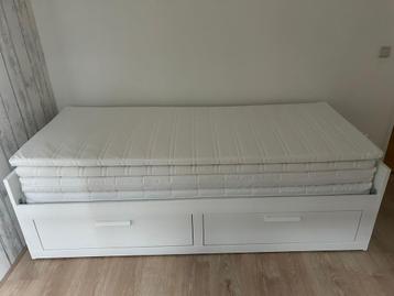 Brimnes Bedbank met 2 lades/2 matrassen/2 toppers beschikbaar voor biedingen