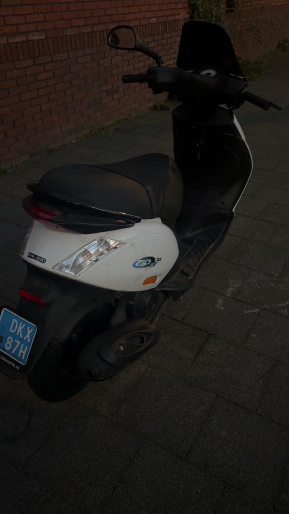 Piaggio zip - 2017, Fietsen en Brommers, Scooters | Piaggio, Gebruikt, Zip, Ophalen of Verzenden, Benzine