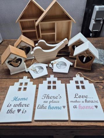 Houten huisjes, decoratie  beschikbaar voor biedingen