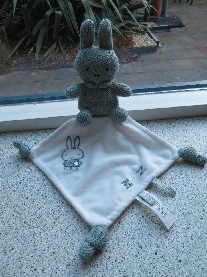 Knuffeldoek Nijntje met N M groen Miffy Tiamo, Kinderen en Baby's, Speelgoed | Knuffels en Pluche, Zo goed als nieuw, Konijn, Ophalen of Verzenden
