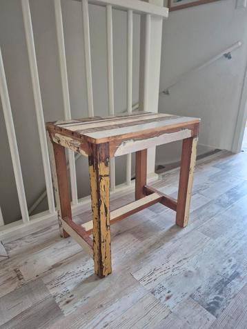 Kinder tafel en stoeltje  beschikbaar voor biedingen