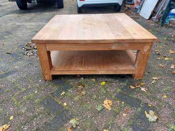 Stevige vierkante houten salontafel 100x100x42cm beschikbaar voor biedingen