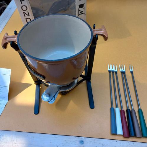 le Creuset fonduepanset Enzo Mari als nieuw, Huis en Inrichting, Keuken | Potten en Pannen, Zo goed als nieuw, Overige typen, Gietijzer
