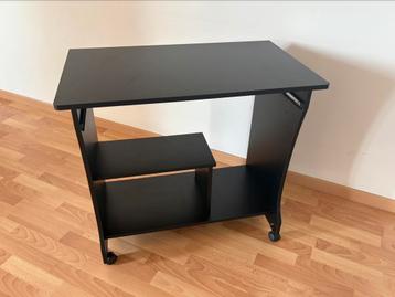 Bureau op wieltjes (zwart) beschikbaar voor biedingen