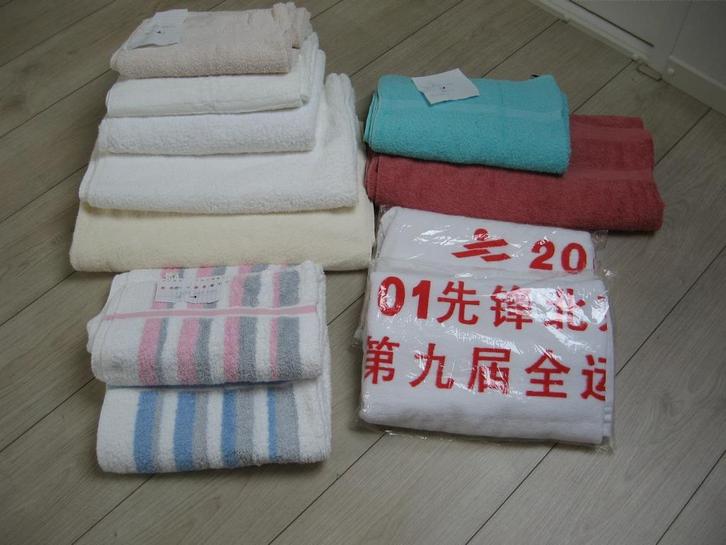 11 grote badlakens handoeken verschil kleuren  maten  €40.00, Huis en Inrichting, Badkamer | Badtextiel en Accessoires, Nieuw