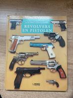 Boek revolvers en pistolen!, Ophalen of Verzenden, Landmacht, Nederland, Boek of Tijdschrift