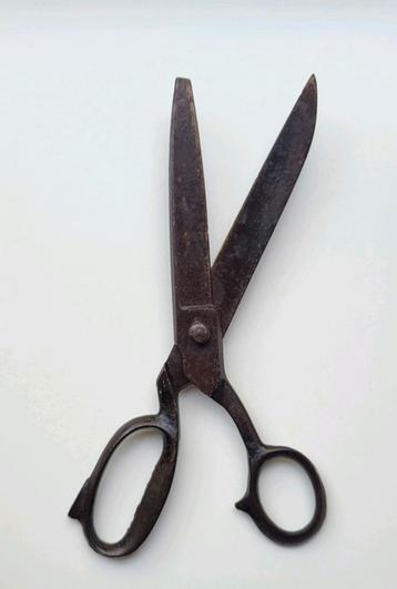 Oude kleermakersschaar  beschikbaar voor biedingen