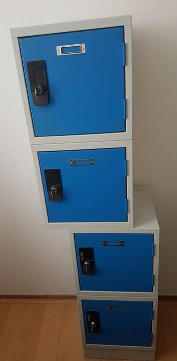  4 losse cube locker kluisjes met elk een sleutel beschikbaar voor biedingen