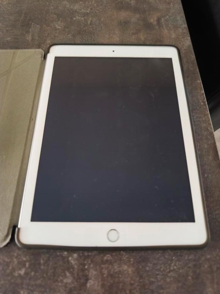 Apple iPad 32GB WiFi, Computers en Software, Apple iPads, Gebruikt, Apple iPad, Wi-Fi, 9 inch, 32 GB, Zilver, Ophalen of Verzenden