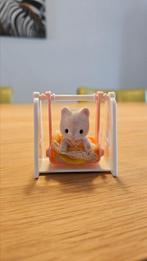 Sylvanian Family poesje op schommel, Ophalen of Verzenden, Zo goed als nieuw, Poppenhuispop