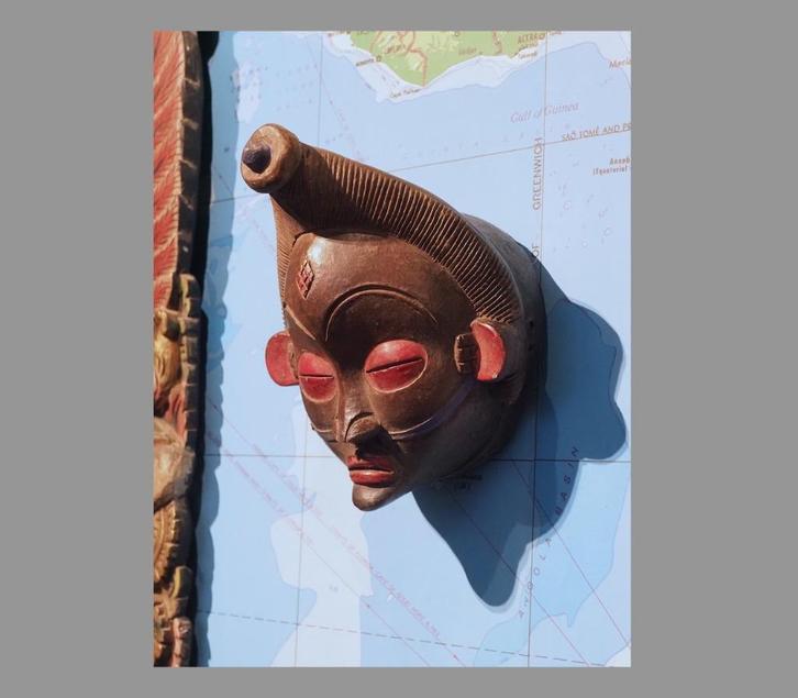 Punu terracotta paspoort masker Nr.1 (170701-03), Antiek en Kunst, Kunst | Niet-Westerse kunst, Ophalen of Verzenden