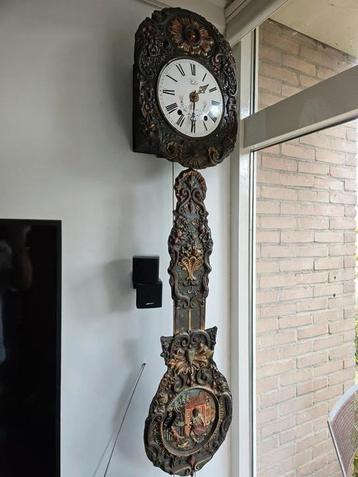 Mooie oude comtoiseklok te koop beschikbaar voor biedingen