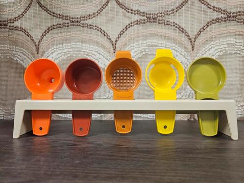 Vintage Tupperware keukenhulpjes in houder retro lepels, Huis en Inrichting, Keuken | Tupperware, Gebruikt, Overige typen, Geel