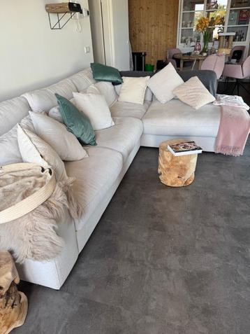 Hoekbank met diverse kussens off white beschikbaar voor biedingen