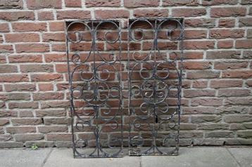 Twee prachtige antieke jaren 30 Franse deurroosters beschikbaar voor biedingen