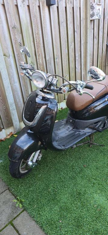 Retro scooter  beschikbaar voor biedingen