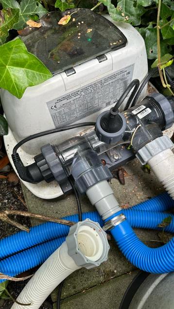 Zoutsysteem voor een zwembad beschikbaar voor biedingen