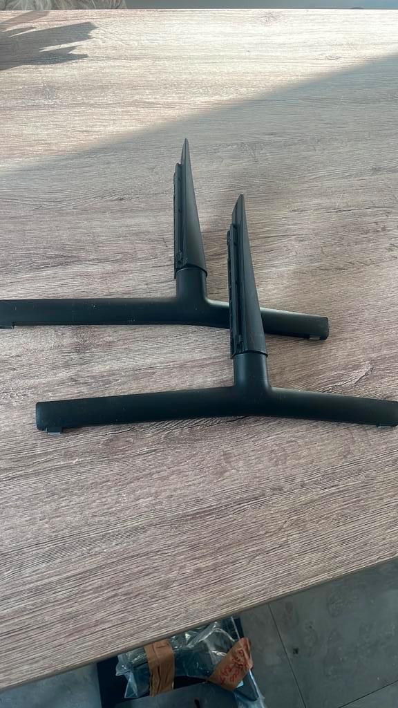 Voetjes Samsung led tv (UE75BU8000, UE75BU8070, UE75BU8072), Audio, Tv en Foto, Televisie-accessoires, Zo goed als nieuw, Ophalen of Verzenden