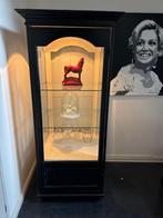 Glazen vitrinekast in nette staat, Huis en Inrichting, Kasten | Vitrinekasten, Ophalen, Gebruikt, 50 tot 100 cm, Vintage/klassiek