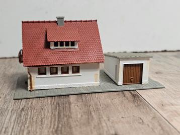 Modeltrein N spoor huis met garage  beschikbaar voor biedingen