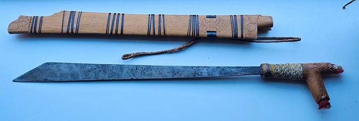 Mandau dayak Indonesië., Antiek en Kunst, Antiek | Overige Antiek, Ophalen of Verzenden