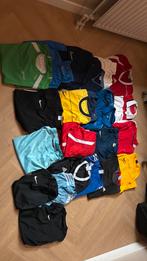 Partij van 22 sportshirts met name Nike en Adidas, Kleding | Heren, Heren-kledingpakketten, Ophalen of Verzenden, Zo goed als nieuw