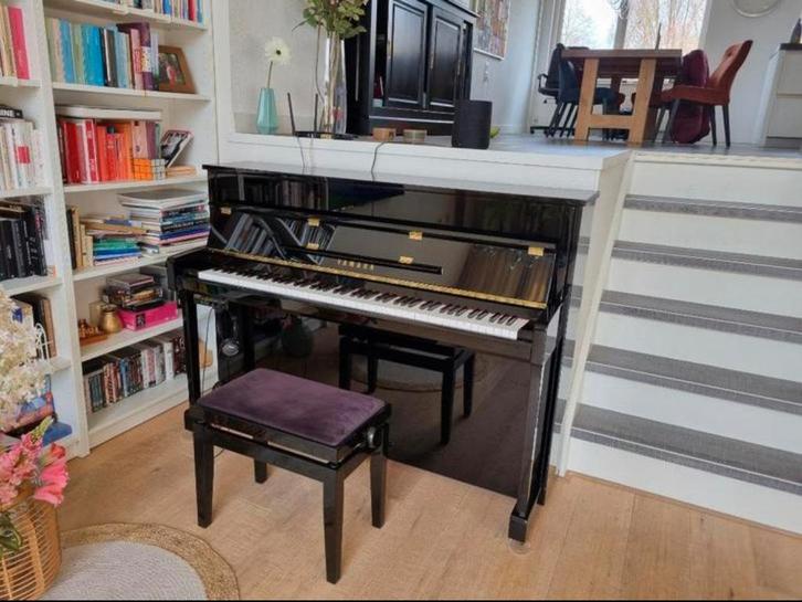 Yamaha B2E PE Silent System zwart hoogglans (bj 2016), Muziek en Instrumenten, Piano's, Gebruikt, Piano, Zwart, Hoogglans, Ophalen of Verzenden