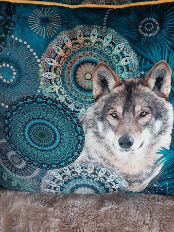 2 prachtige Mandala Wolf kussens ZGAN beschikbaar voor biedingen