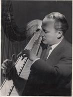 Nicanor Zabaleta Harpist foto jaren 60-70, Verzamelen, Foto's en Prenten, Verzenden, 1960 tot 1980, Gebruikt