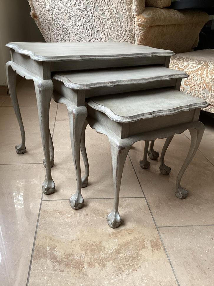 3 Gepatineerde Bijzettafeltjes Nesting Tables, Huis en Inrichting, Tafels | Bijzettafels, Gebruikt, Overige vormen, Minder dan 45 cm