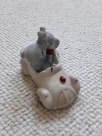 Klein beeldje: olifantjes in auto met lieveheersbeestje -, Ophalen of Verzenden, Zo goed als nieuw, Overige soorten, Beeldje of Figuurtje