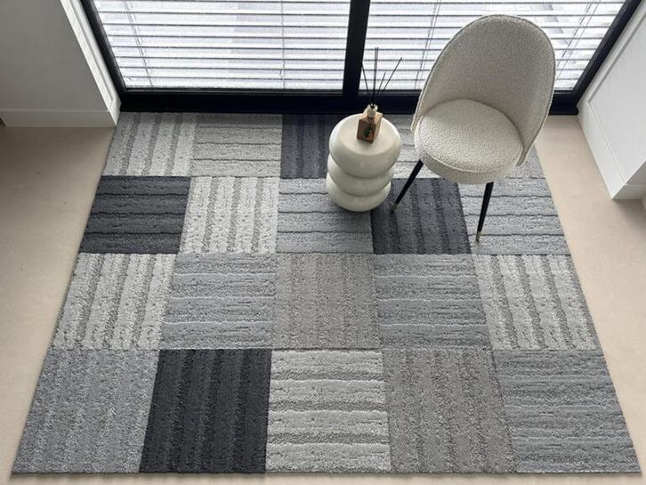NF401 Mooie mix van tapijttegels 4 kleuren combinatie, Huis en Inrichting, Stoffering | Vloerbedekking, Nieuw, Tapijttegels, Grijs