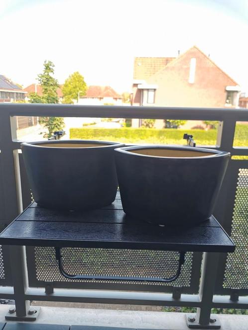2 ovale stenen bloembakken in de kleur zwart, Tuin en Terras, Tuinbanken, Zo goed als nieuw, Wicker, Ophalen