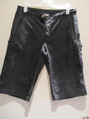 Korte broek / short Adidas maat XXL beschikbaar voor biedingen