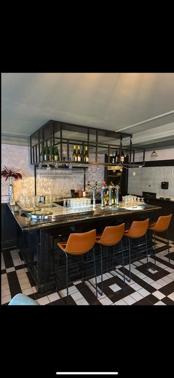 Prachtige klassieke bar beschikbaar voor biedingen