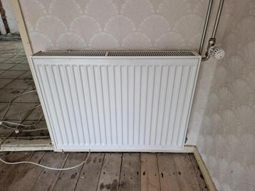 Te koop diverse radiatoren type 22 beschikbaar voor biedingen