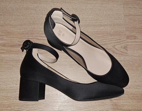 Prachtige zwarte H&M pumps mt 40, Kleding | Dames, Schoenen, Zo goed als nieuw, Pumps, Zwart, Ophalen of Verzenden