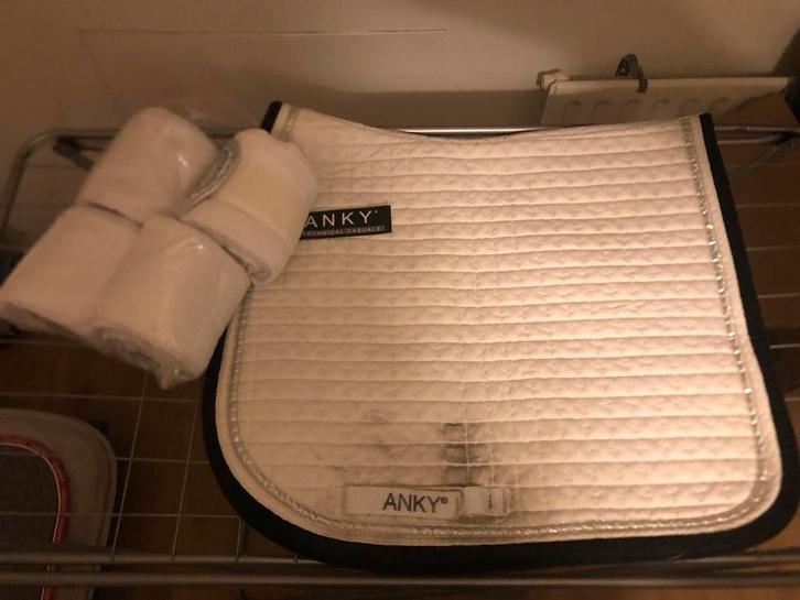 Setje ANKY Dekje + Bandages Wit Zilverkleur Full Dressuur, Dieren en Toebehoren, Paarden en Pony's | Dekens en Dekjes, Gebruikt
