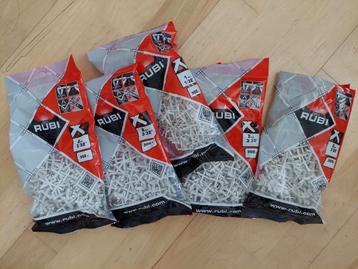 Tegelkruisjes beschikbaar voor biedingen