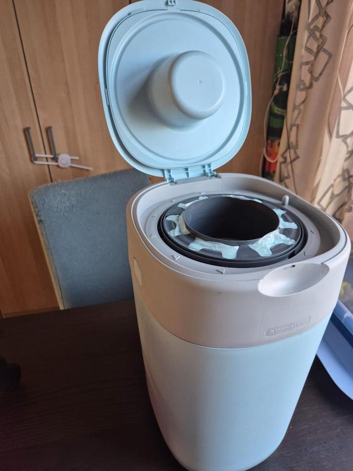 ZGAN luieremmer tommee tippee 1 nieuwe vulling geurvrij, Kinderen en Baby's, Badjes en Verzorging, Zo goed als nieuw, Luieremmer